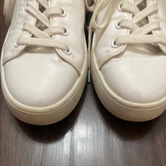 Steve Madden Bertie White Sneakers Classic Low-Top Design Platform - Picture 11 of 14